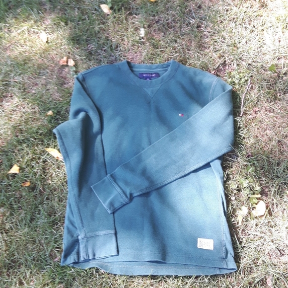 size M Tommy Hilfiger long sleeve top - Picture 10 of 11